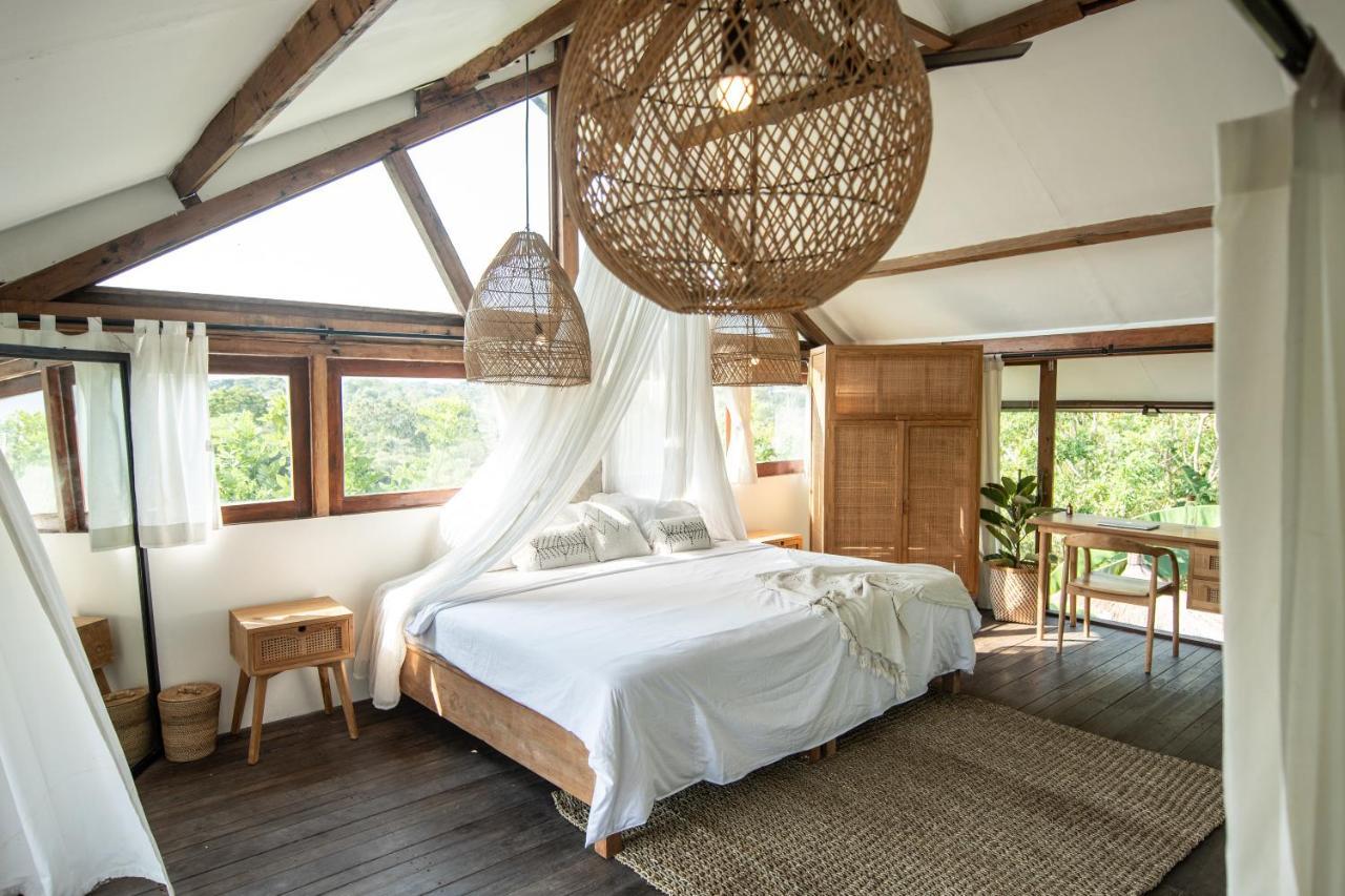 Salty Breeze Bali Resort *