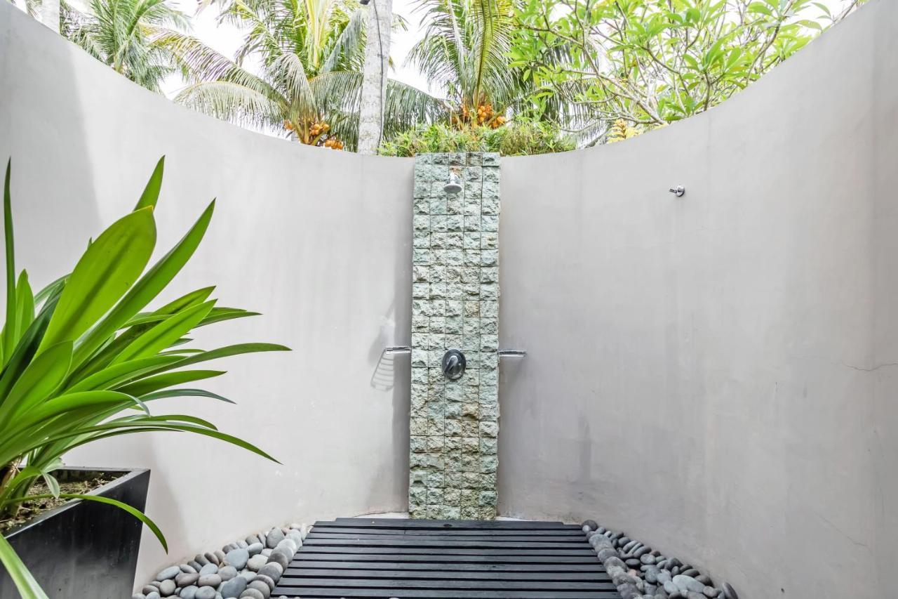 Sasoon, 100 Mt To Villa Candi Dasa (Bali)
