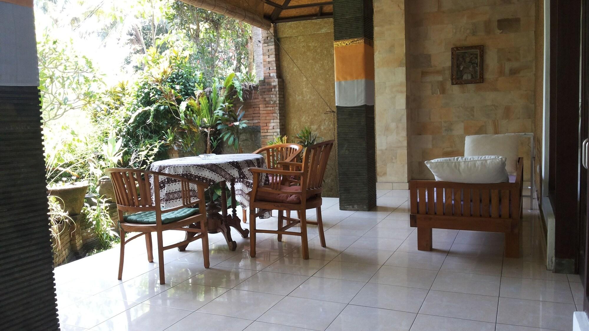 Bali Putra Holiday park 2*