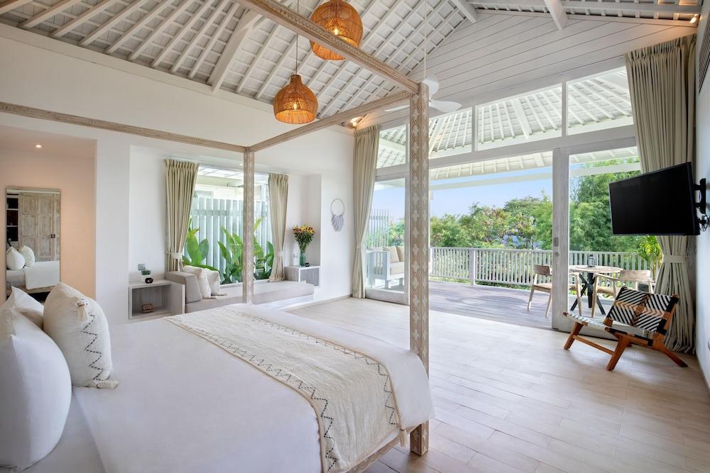 Hidden Hills Villa *