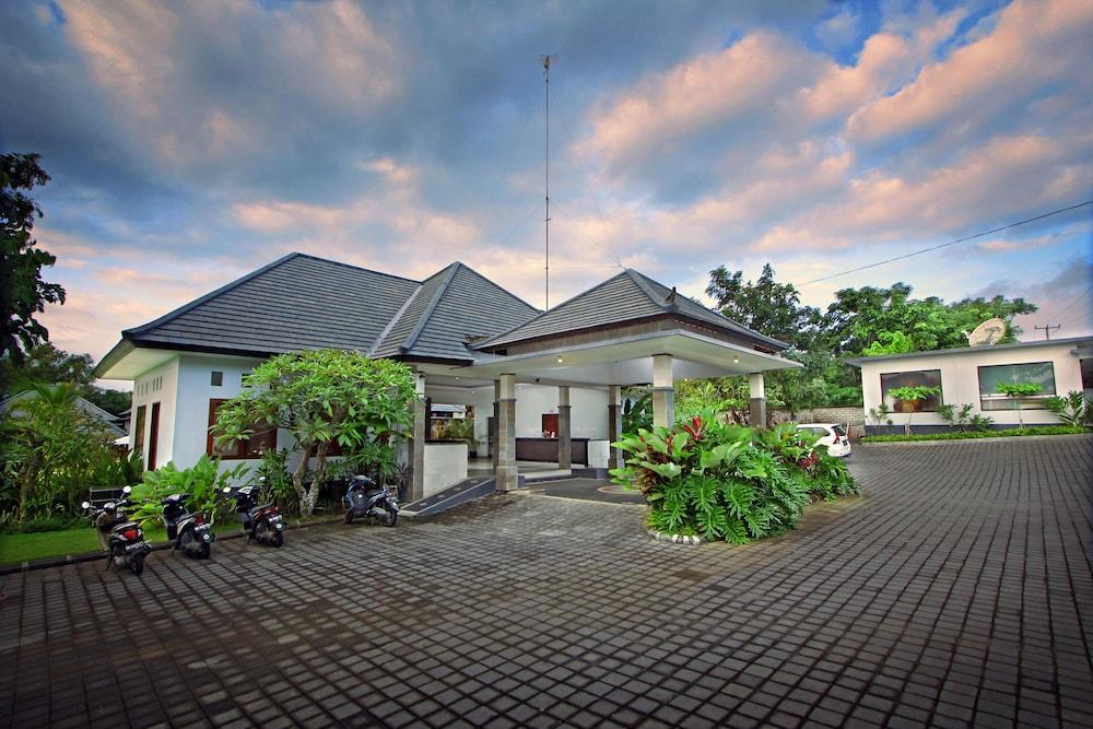 The Brothers Padang Padang Hotel 3*