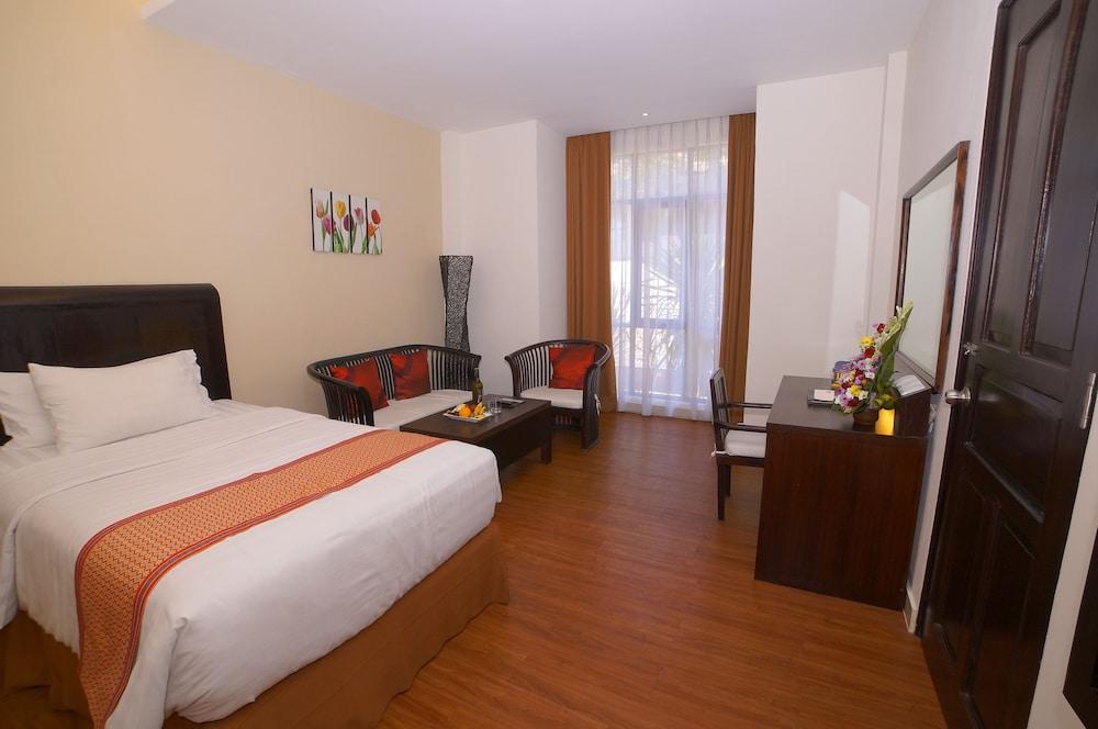 Western Kuta 4*