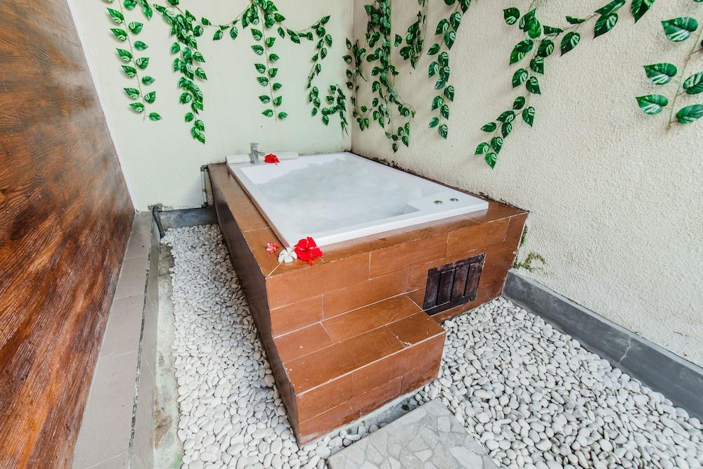 Aldeoz Grand Kancana 4* Kerobokan (Bali)