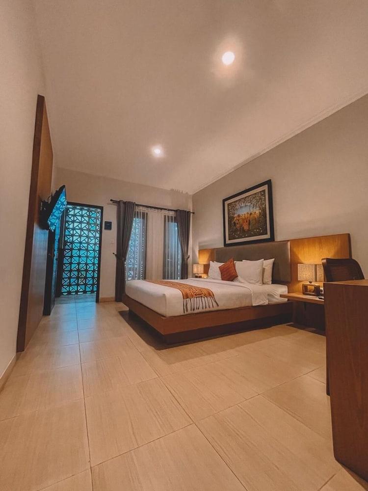 Hotel Perissos Echo 3*