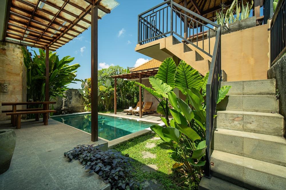 Lestari Villa *