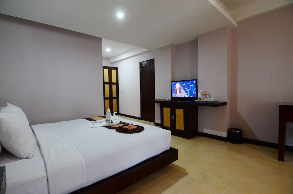 Grand Santhi Hotel
