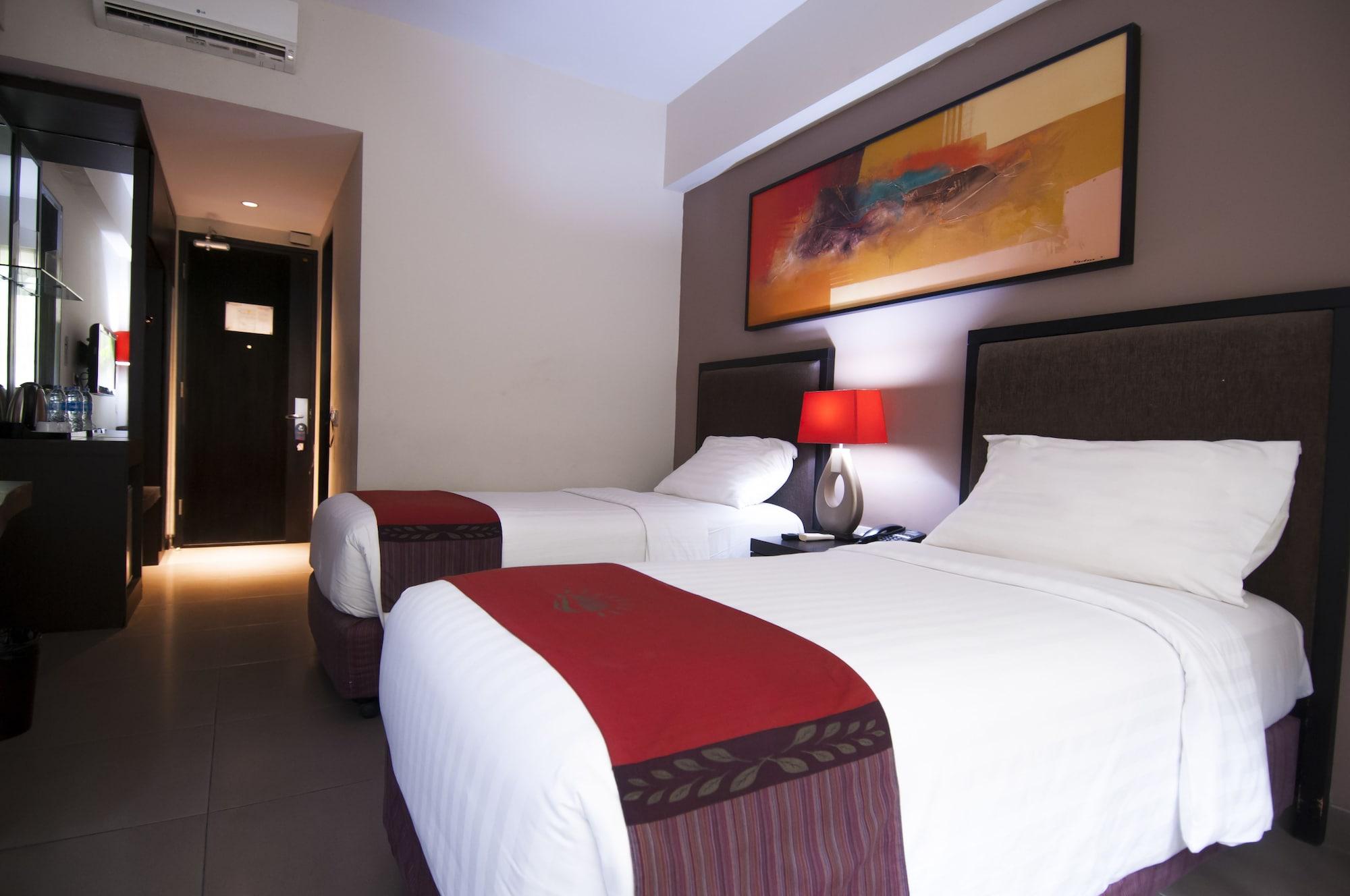 Hotel 100 Sunset Kuta & Ballroom