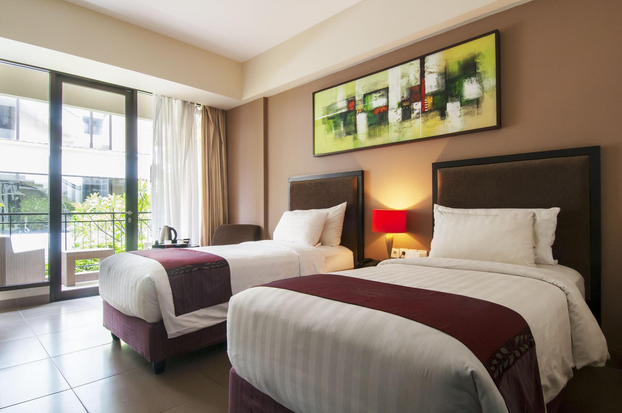 100 Sunset Kuta & Ballroom Hotel