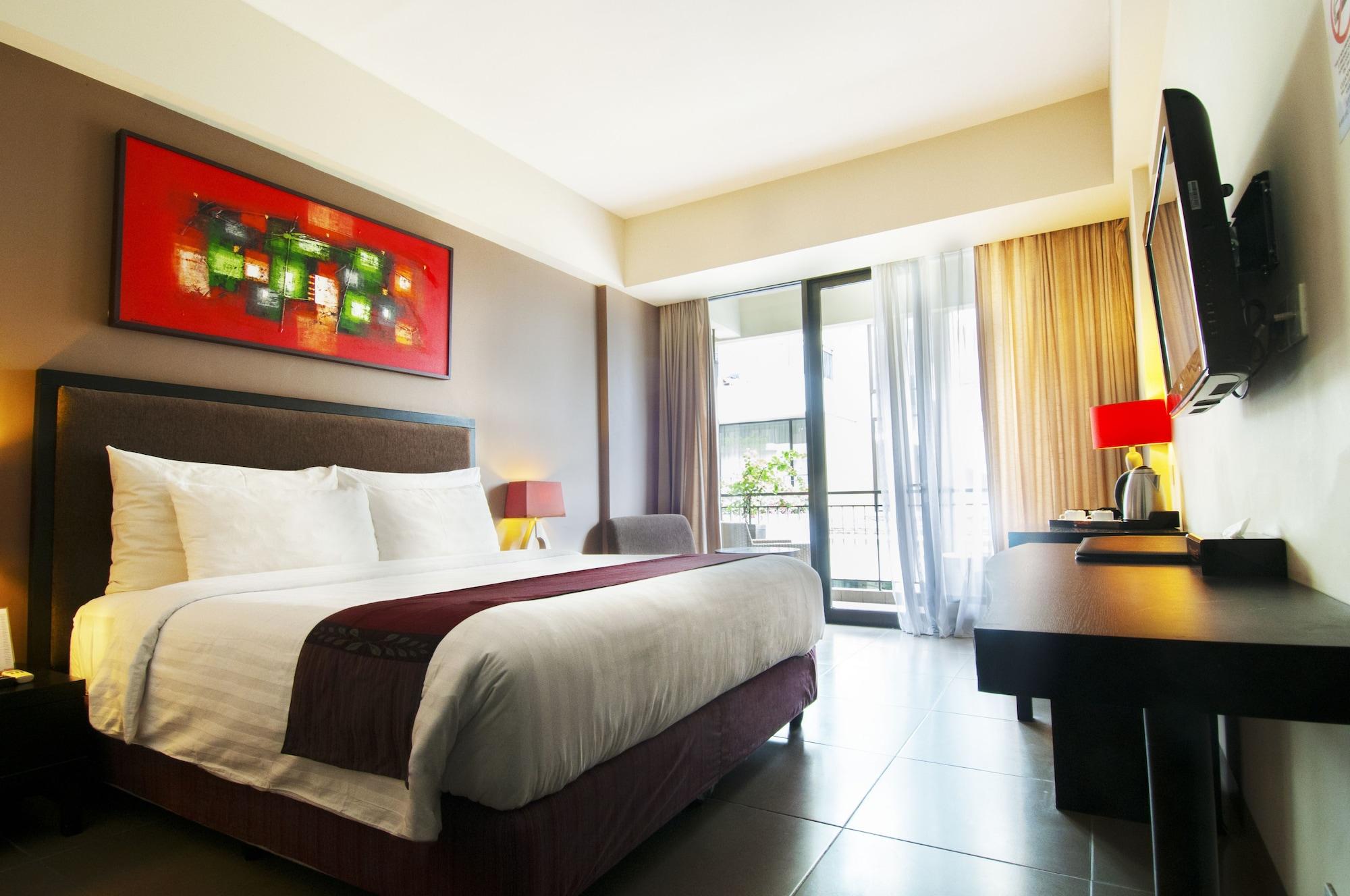 100 Sunset Kuta & Ballroom Hotel 3*
