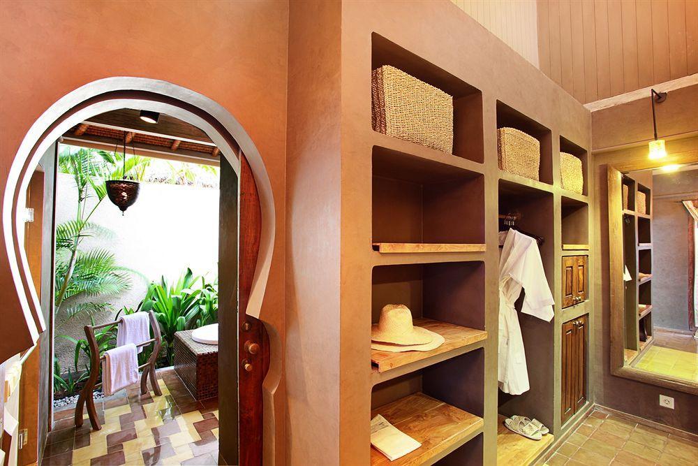 Space Bali Villa *
