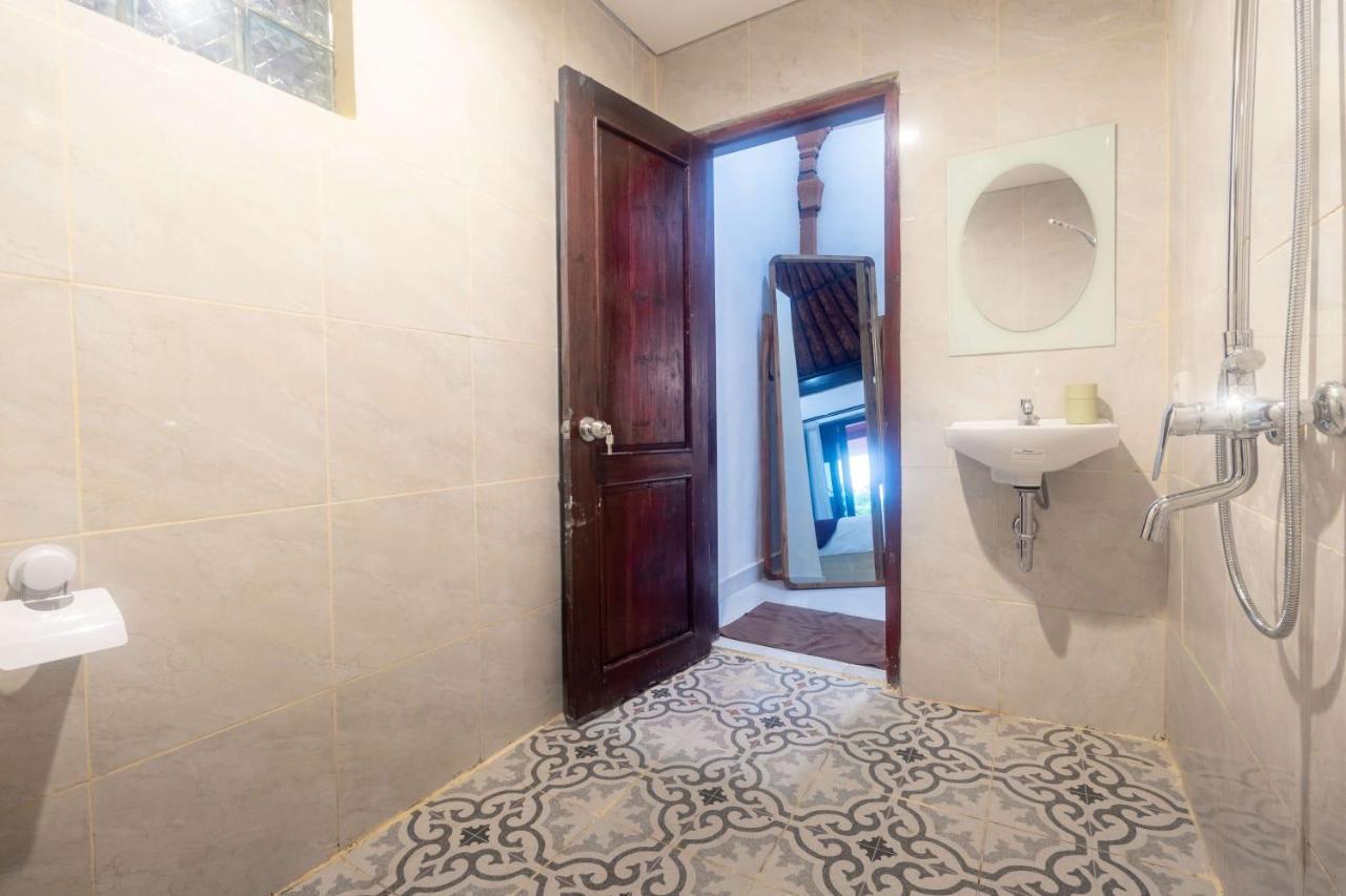 Batuan Village Guest house *