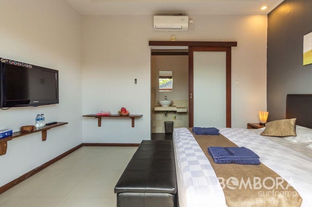 Bombora Surf Camp Guest house *
