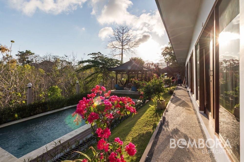 Bombora Surf Camp Uluwatu (Bali)