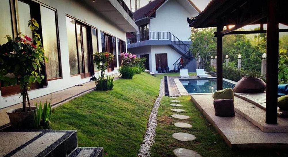 Bombora Surf Camp * Uluwatu (Bali)