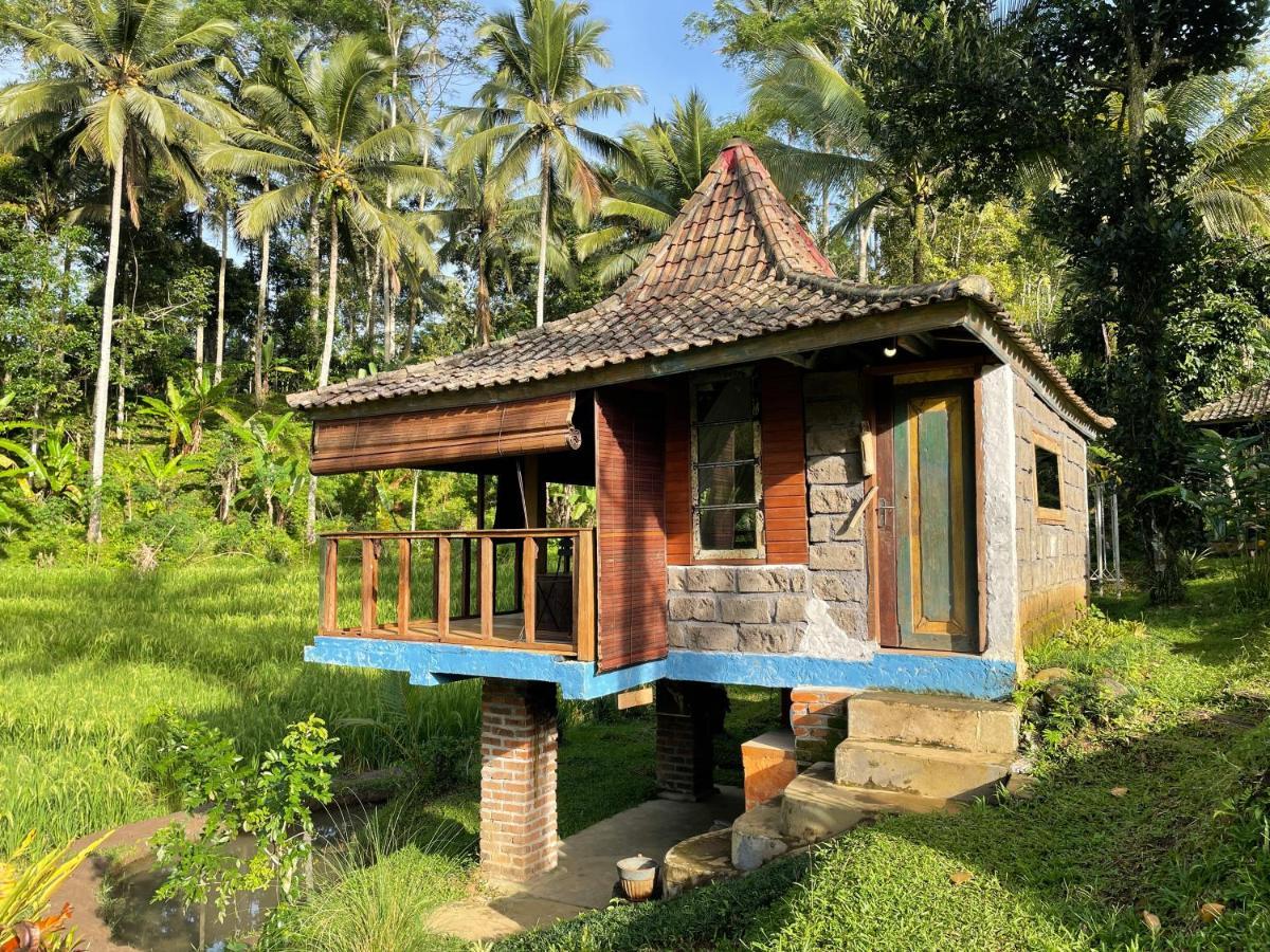 Oemah Tepi Sawah Lodge *