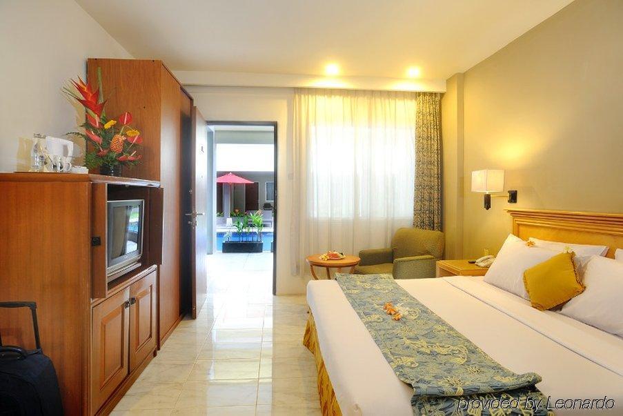 Hotel Kuta Station And 3*