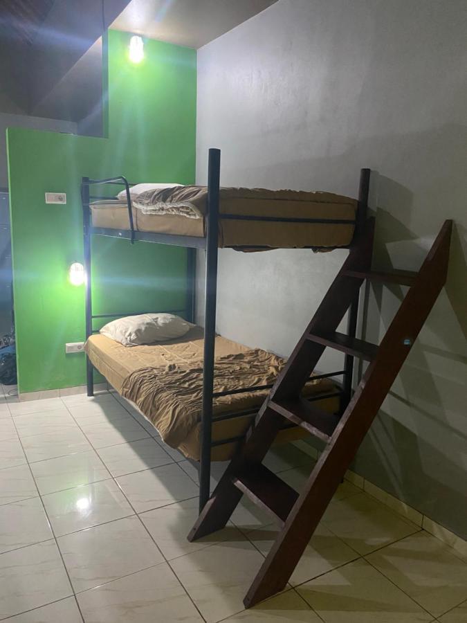 Hostel Paca's Reggae Bar &