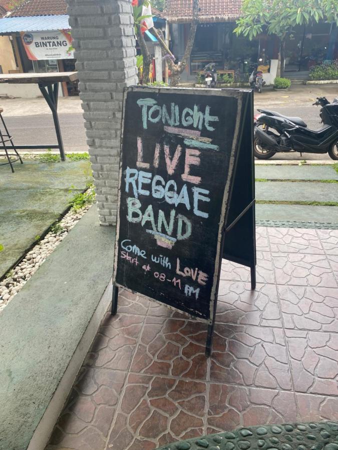 Paca's Reggae Bar & *