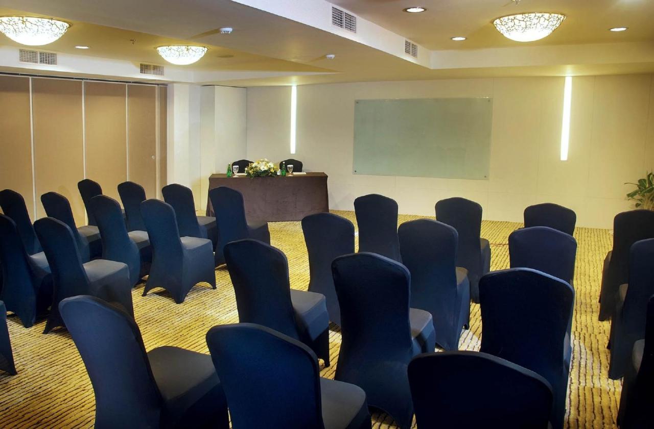 Hotel Aston Kuta And 4*