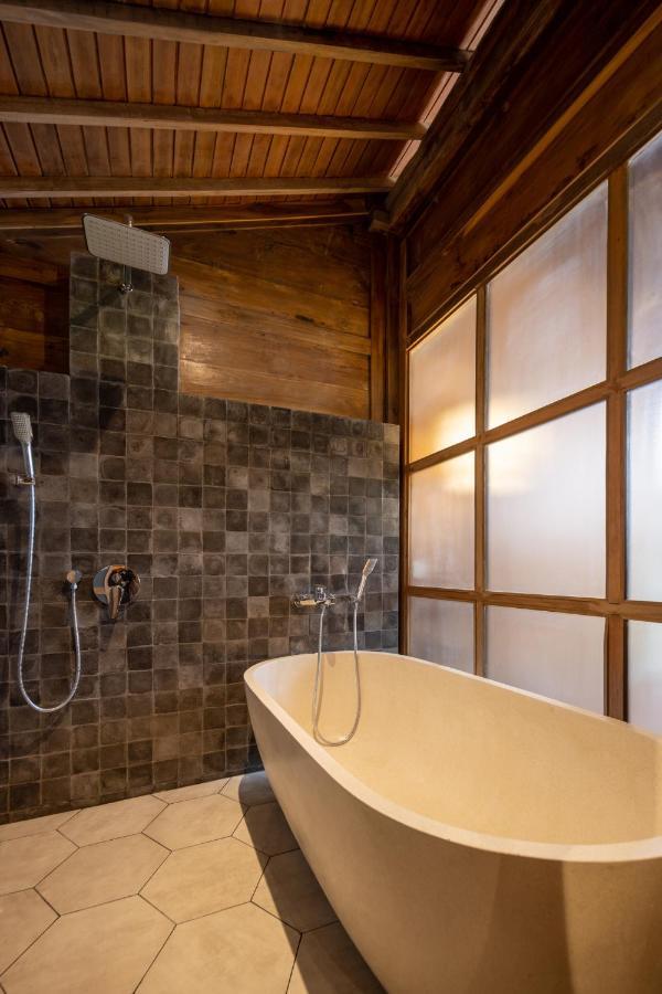 Resor Rumah Kayu 4*