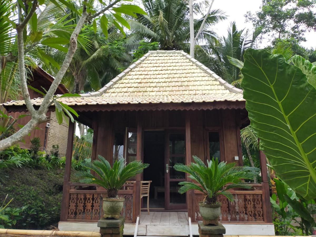 Wooden House And * Ubud (Bali)