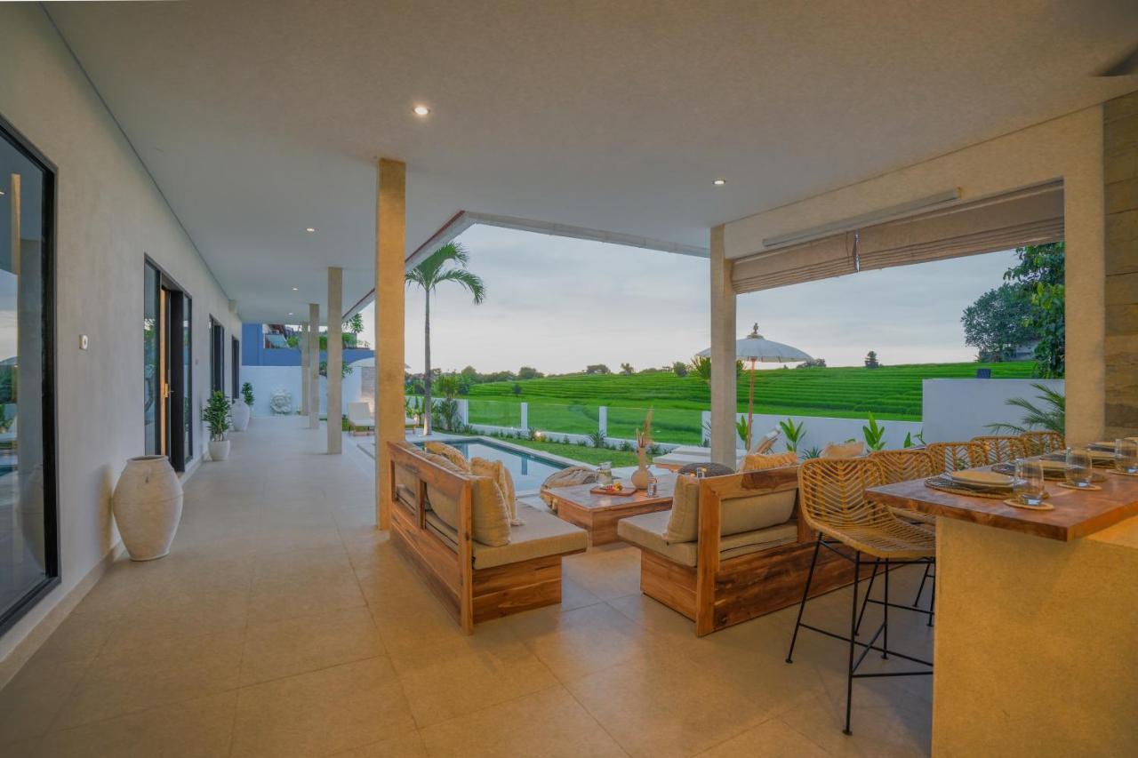 Santorini Sunset New 4 Bedroom With Beautiful Rice Paddy View And A Large Pool Villa Canggu (Bali)