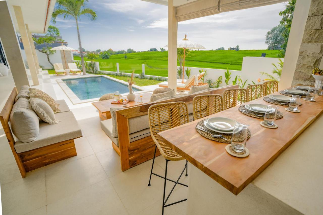 Santorini Sunset New 4 Bedroom With Beautiful Rice Paddy View And A Large Pool Canggu (Bali)