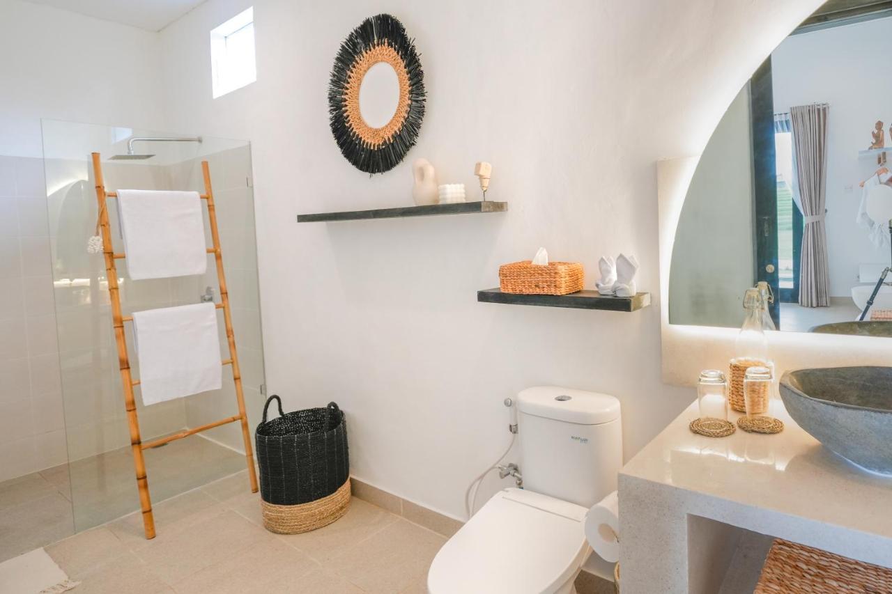 Santorini Sunset New 4 Bedroom With Beautiful Rice Paddy View And A Large Pool * Canggu (Bali)