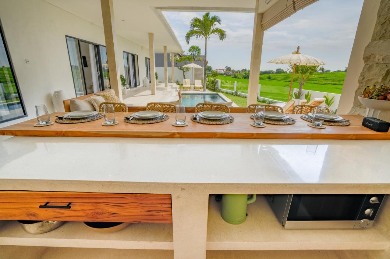 Santorini Sunset New 4 Bedroom With Beautiful Rice Paddy View And A Large Pool Canggu (Bali)