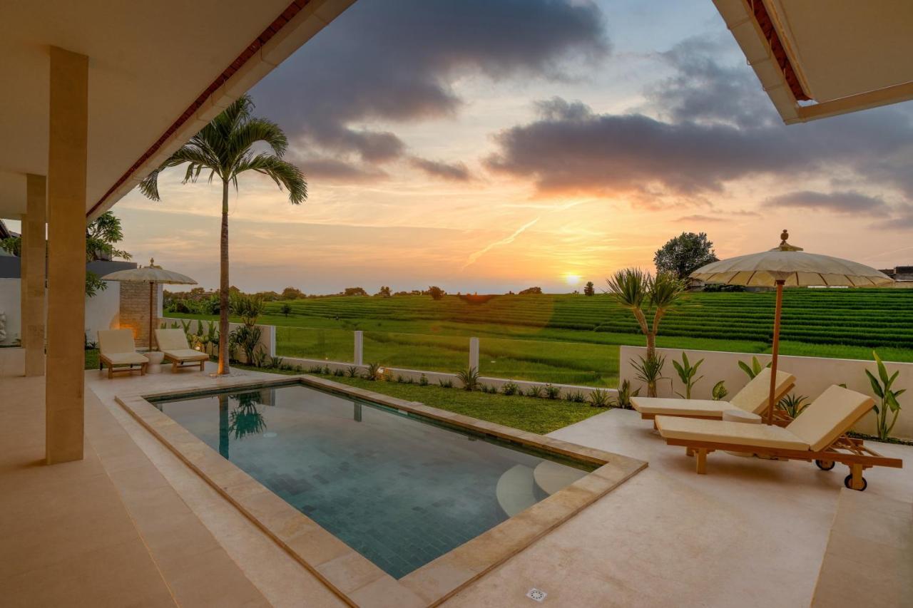 Santorini Sunset New 4 Bedroom With Beautiful Rice Paddy View And A Large Pool * Canggu (Bali)