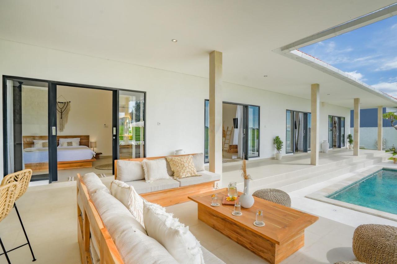 Santorini Sunset New 4 Bedroom With Beautiful Rice Paddy View And A Large Pool * Canggu (Bali)