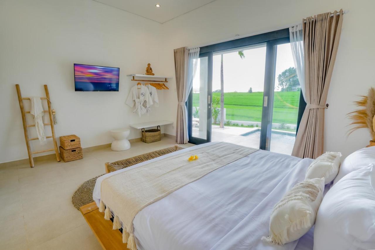 Santorini Sunset New 4 Bedroom With Beautiful Rice Paddy View And A Large Pool Canggu (Bali)