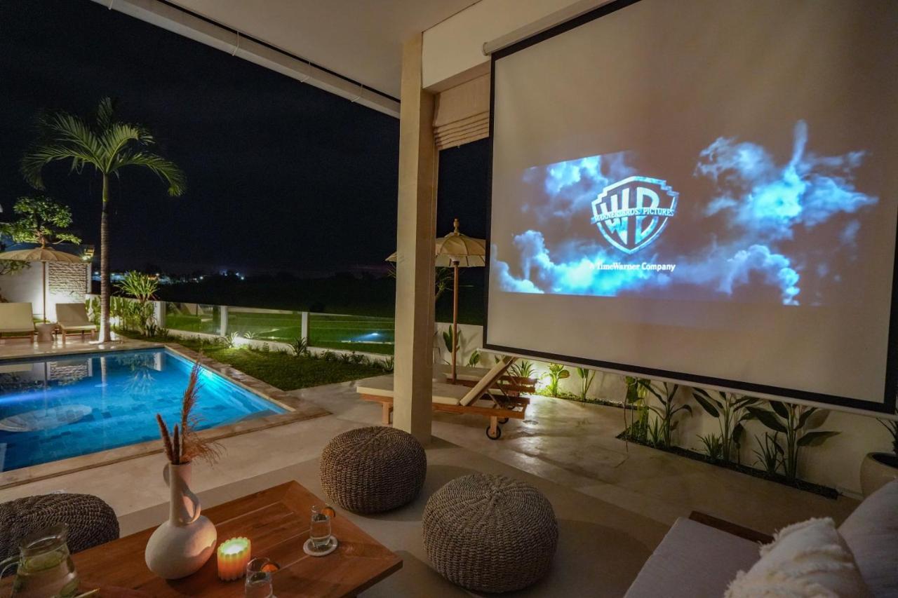 Santorini Sunset New 4 Bedroom With Beautiful Rice Paddy View And A Large Pool Villa Canggu (Bali)