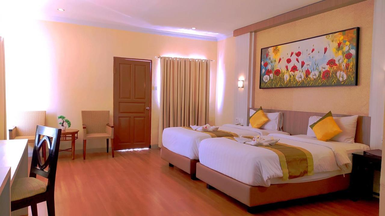 Puri Saron 3*