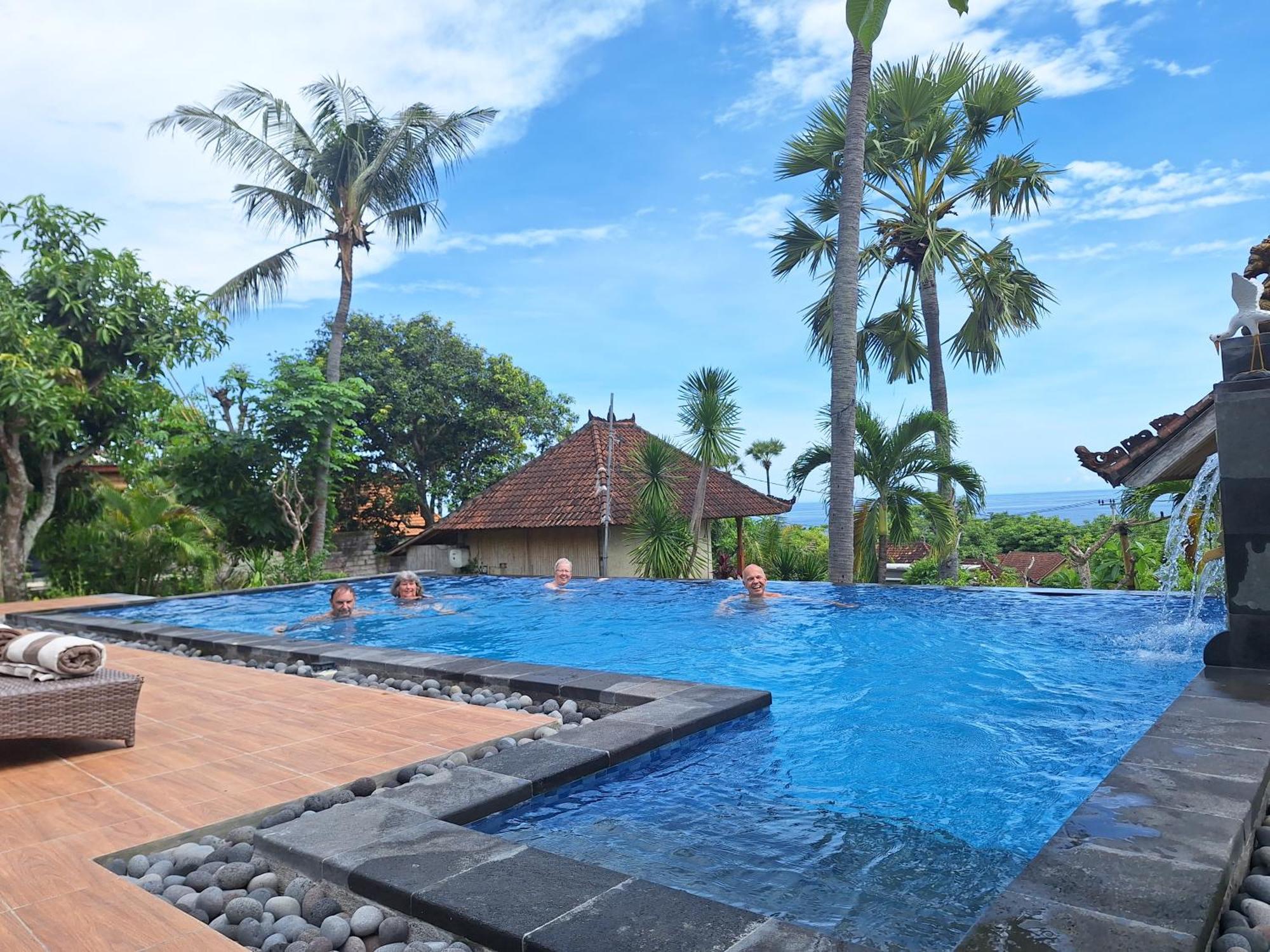 Frangipani & Restaurant 2*