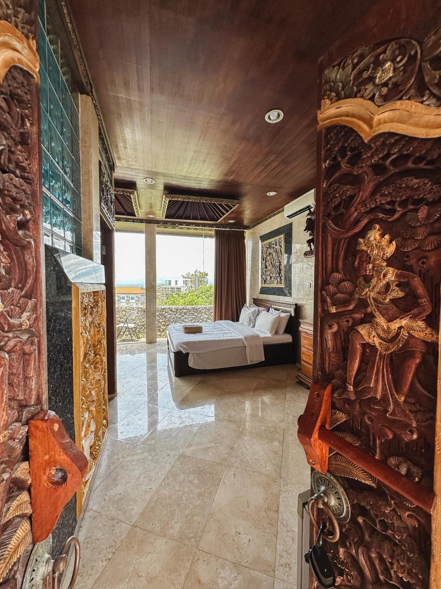 The Uluwatu Estate 3*