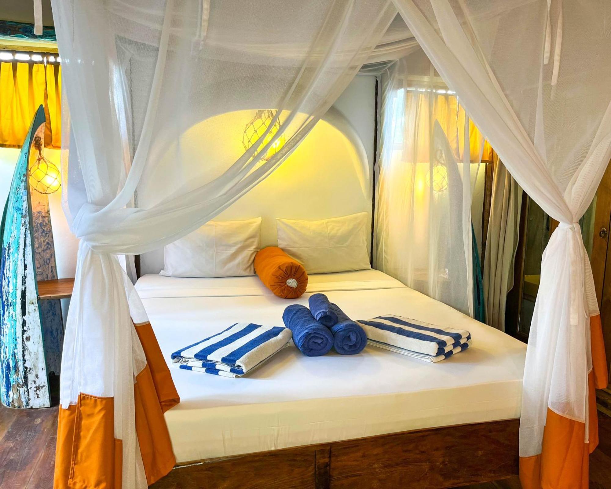 Blue Earth Village Hotel *
