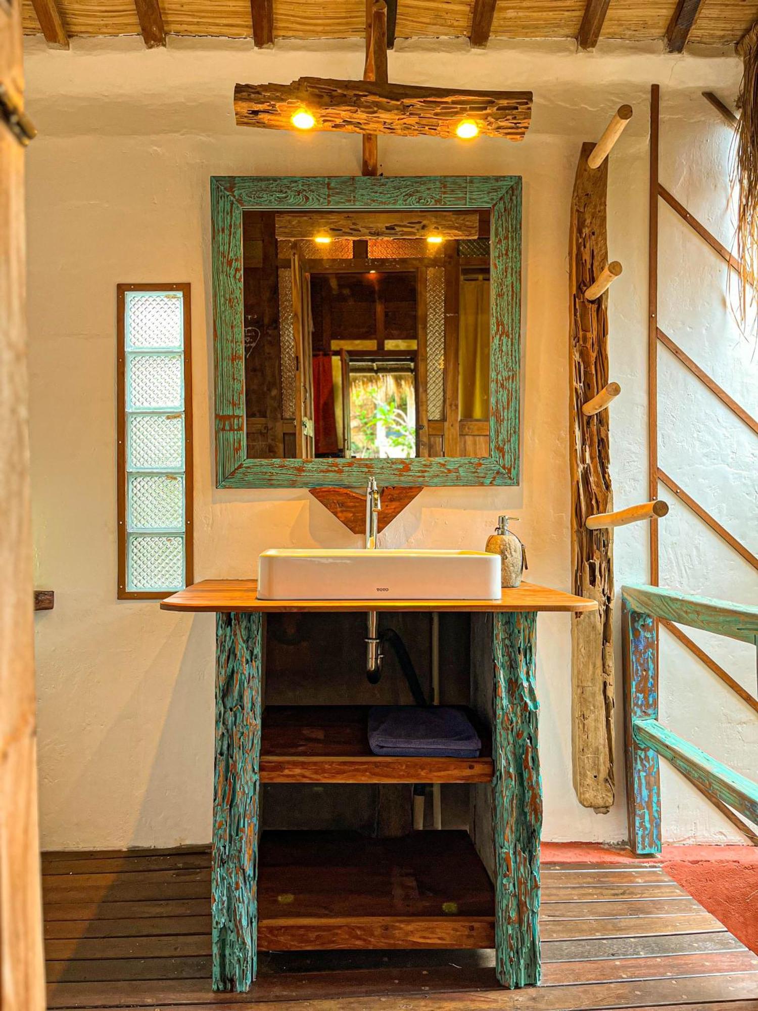 Blue Earth Village Hotel Amed (Bali)