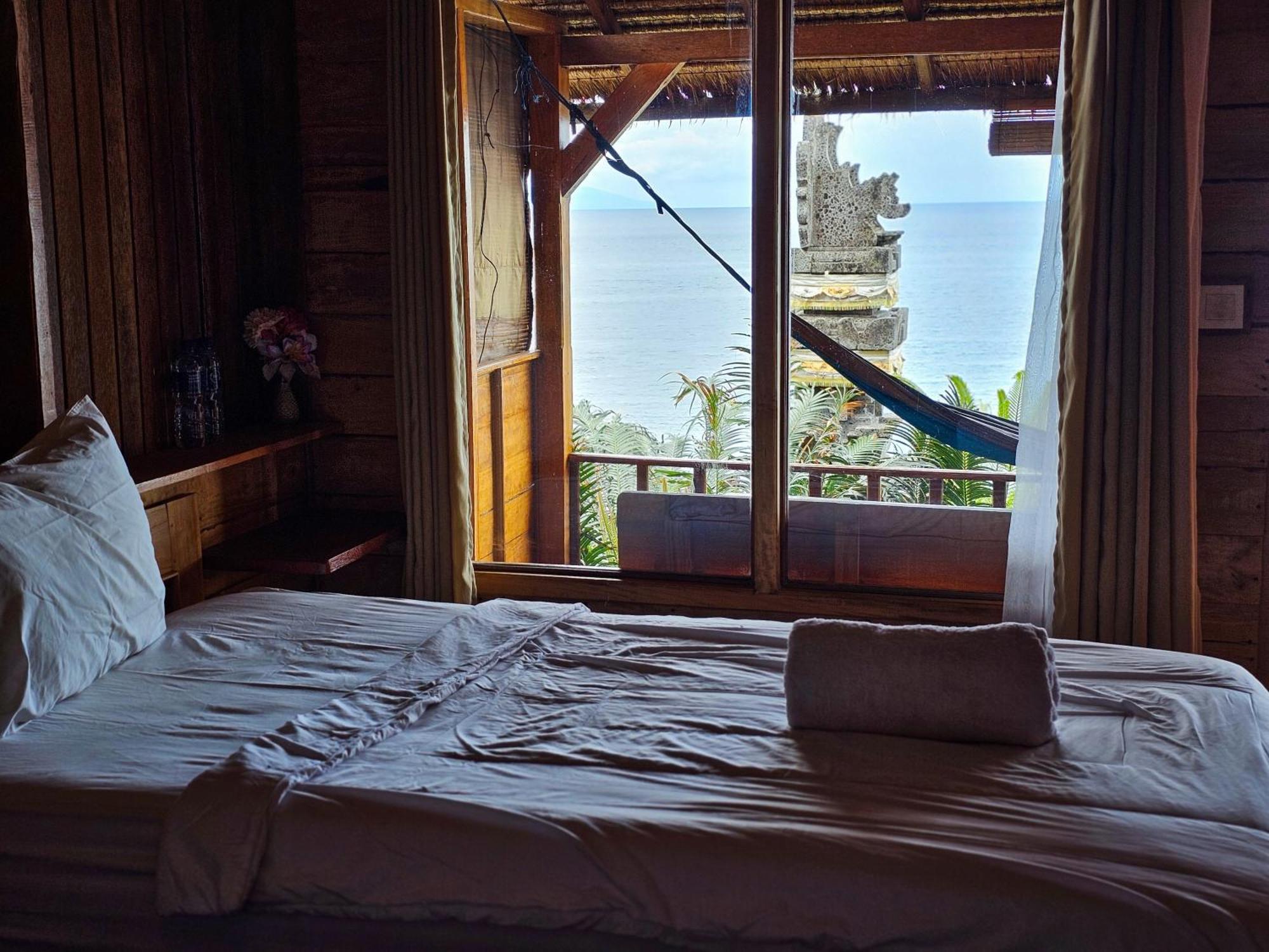 Malibu Huts Semaya