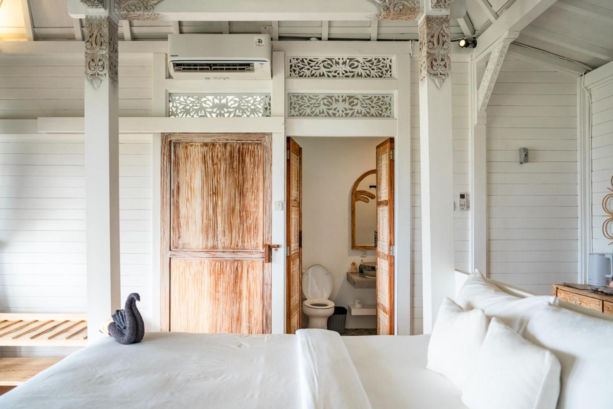 Mambo Hill Resort 4*