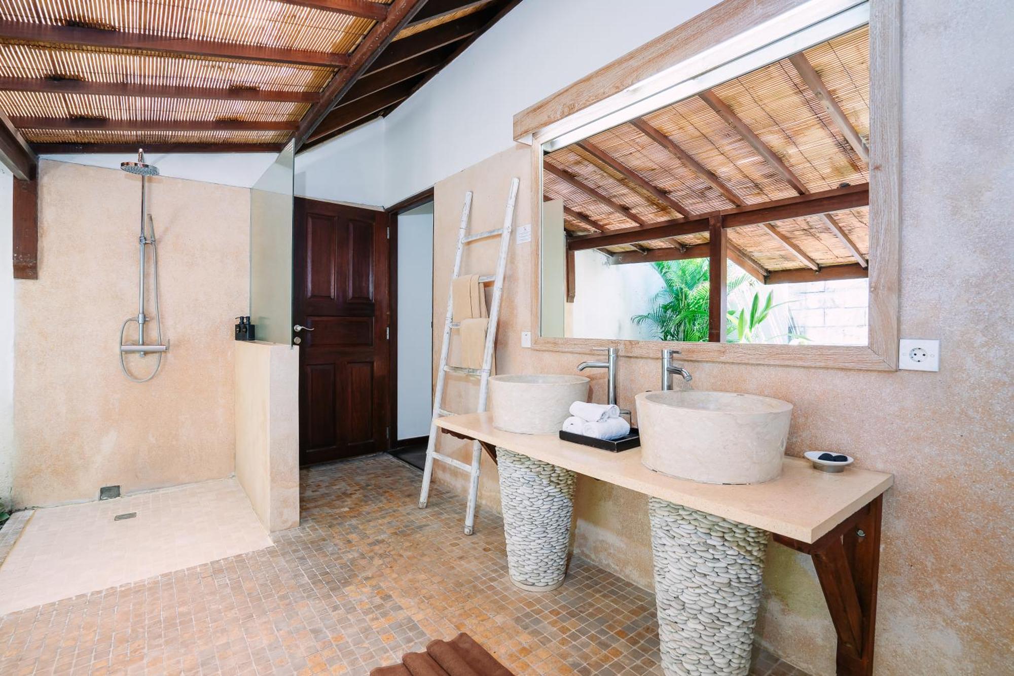 Villa Cira - 5 Bedrooms Private Next To *