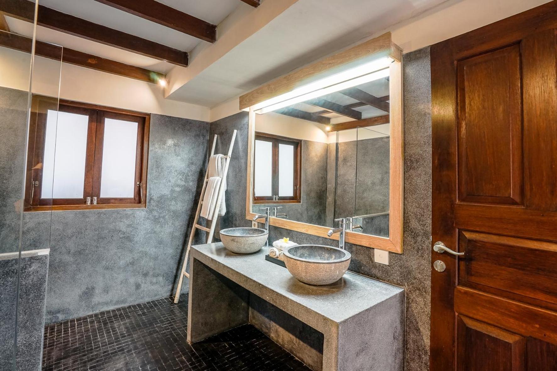 Villa Cira - 5 Bedrooms Private Next To