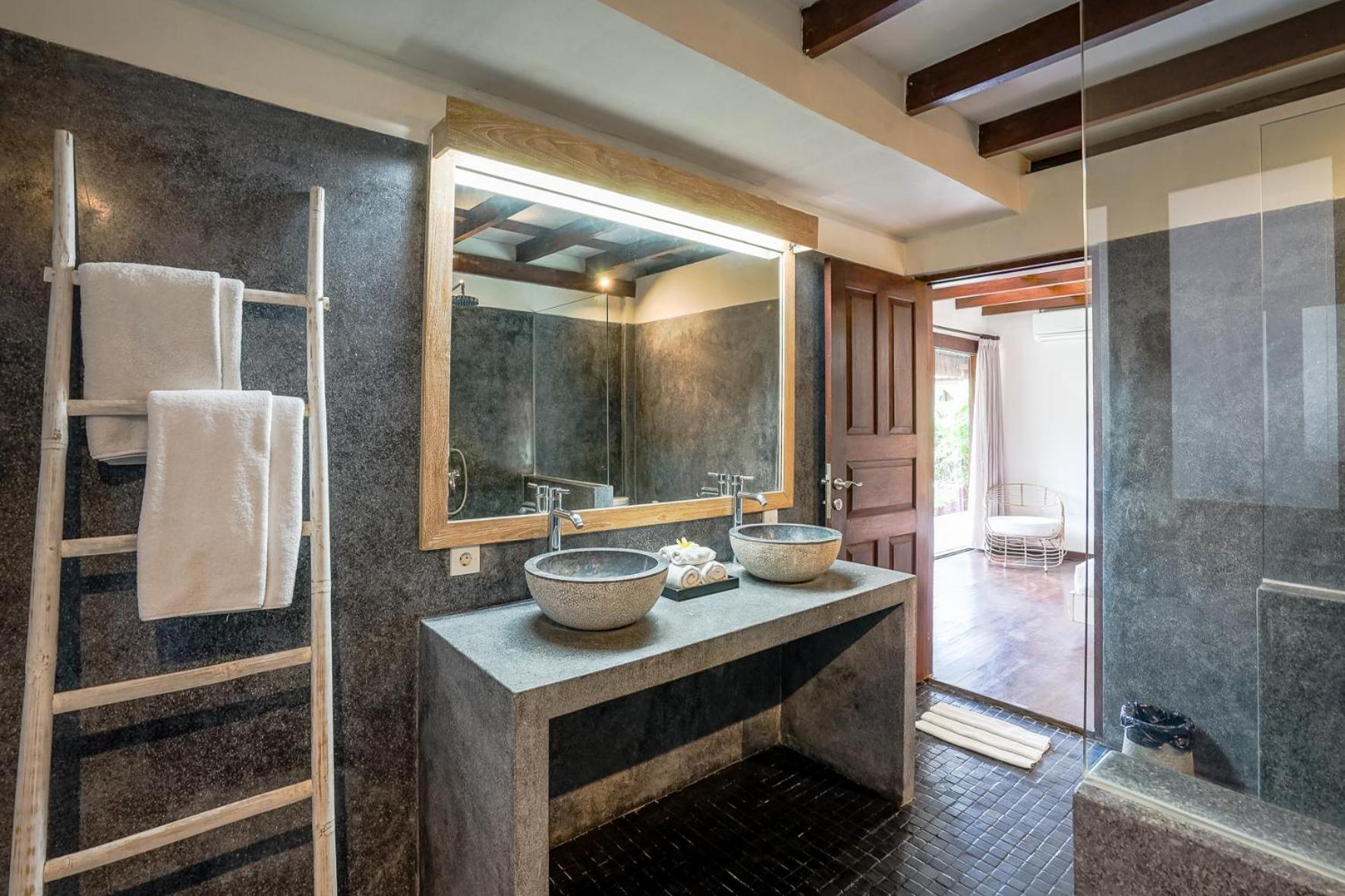 Cira - 5 Bedrooms Private Next To *