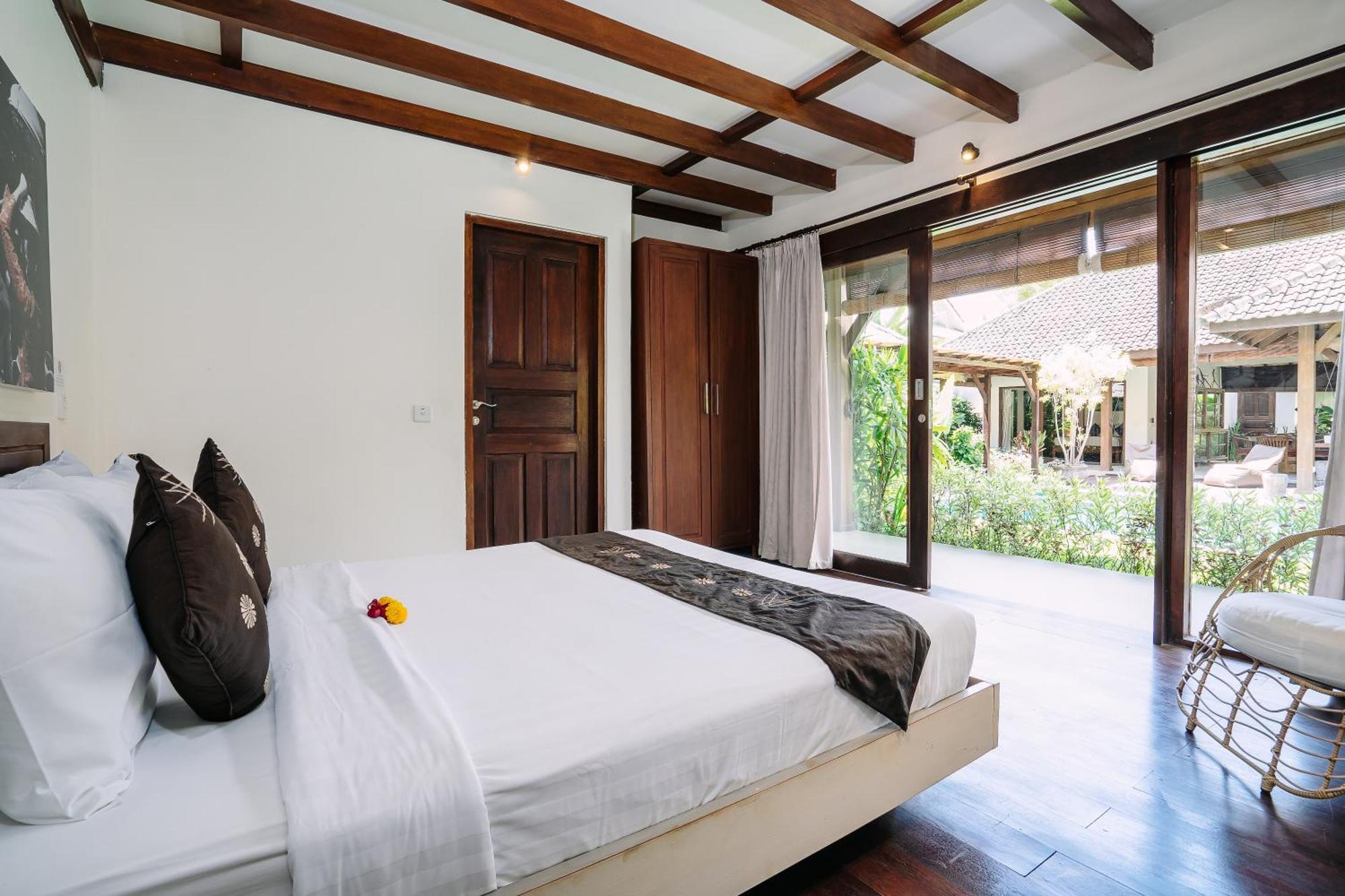 Cira - 5 Bedrooms Private Next To