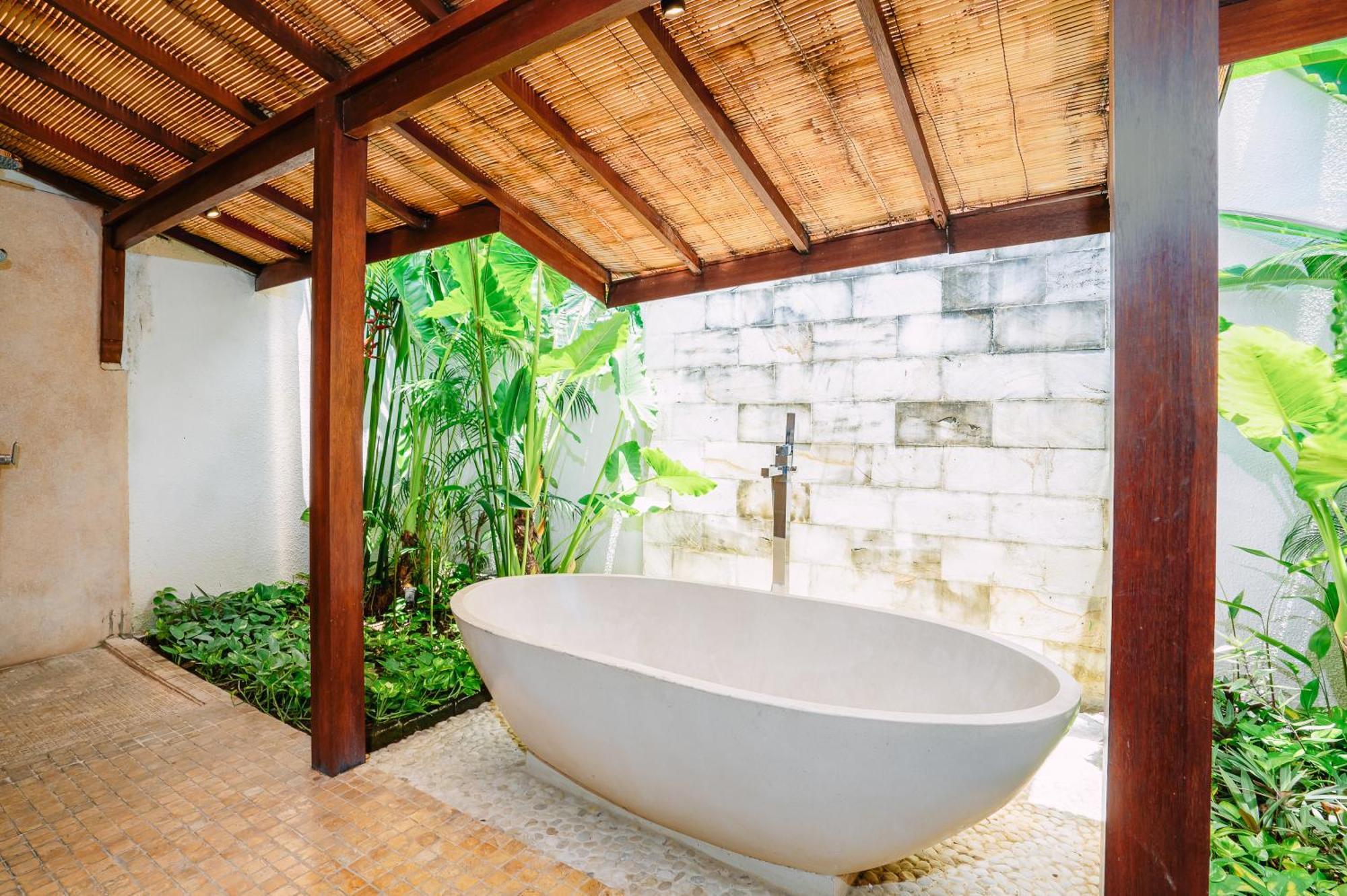 Cira - 5 Bedrooms Private Next To Villa Seminyak (Bali)