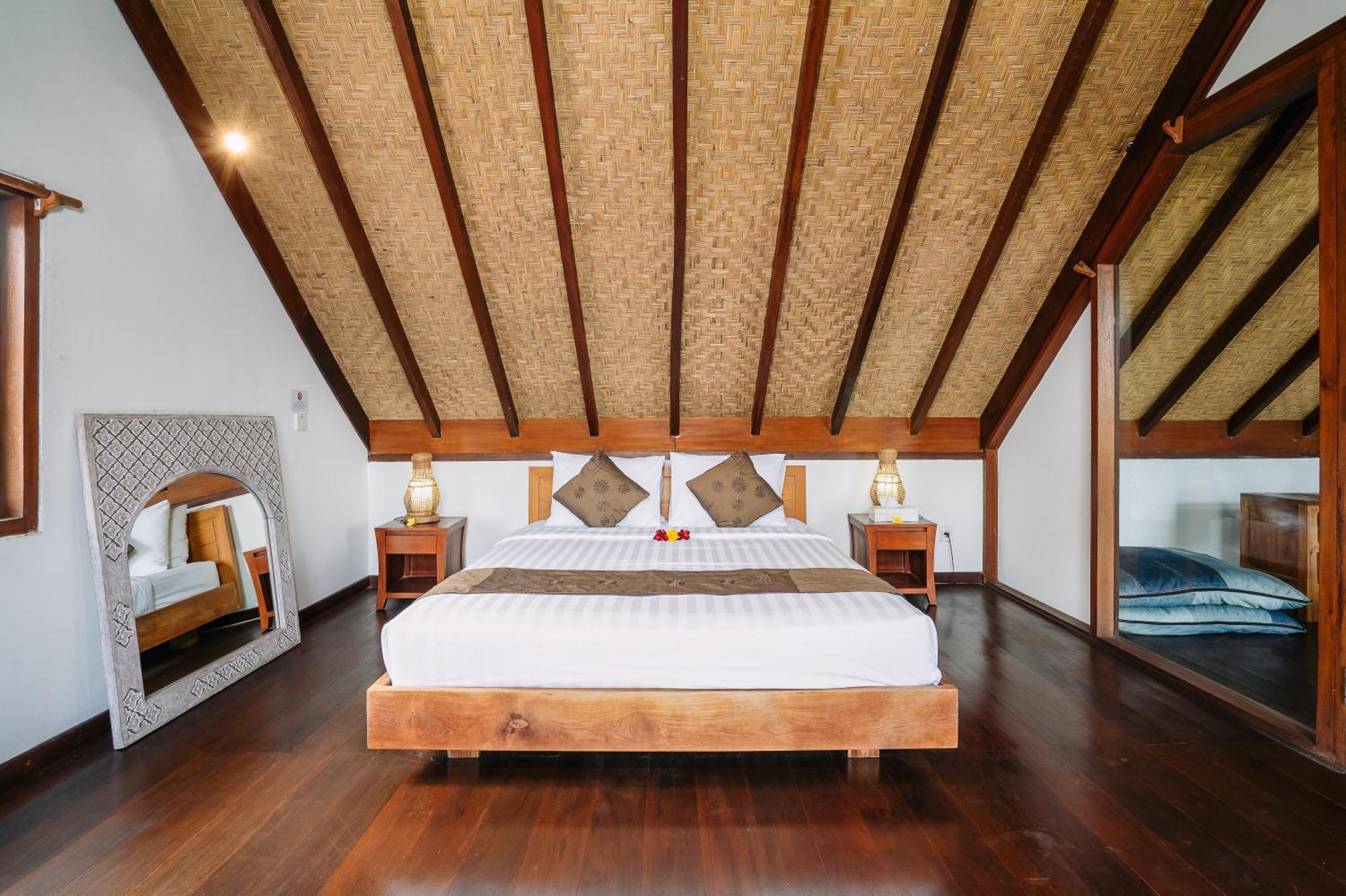 Villa Cira - 5 Bedrooms Private Next To