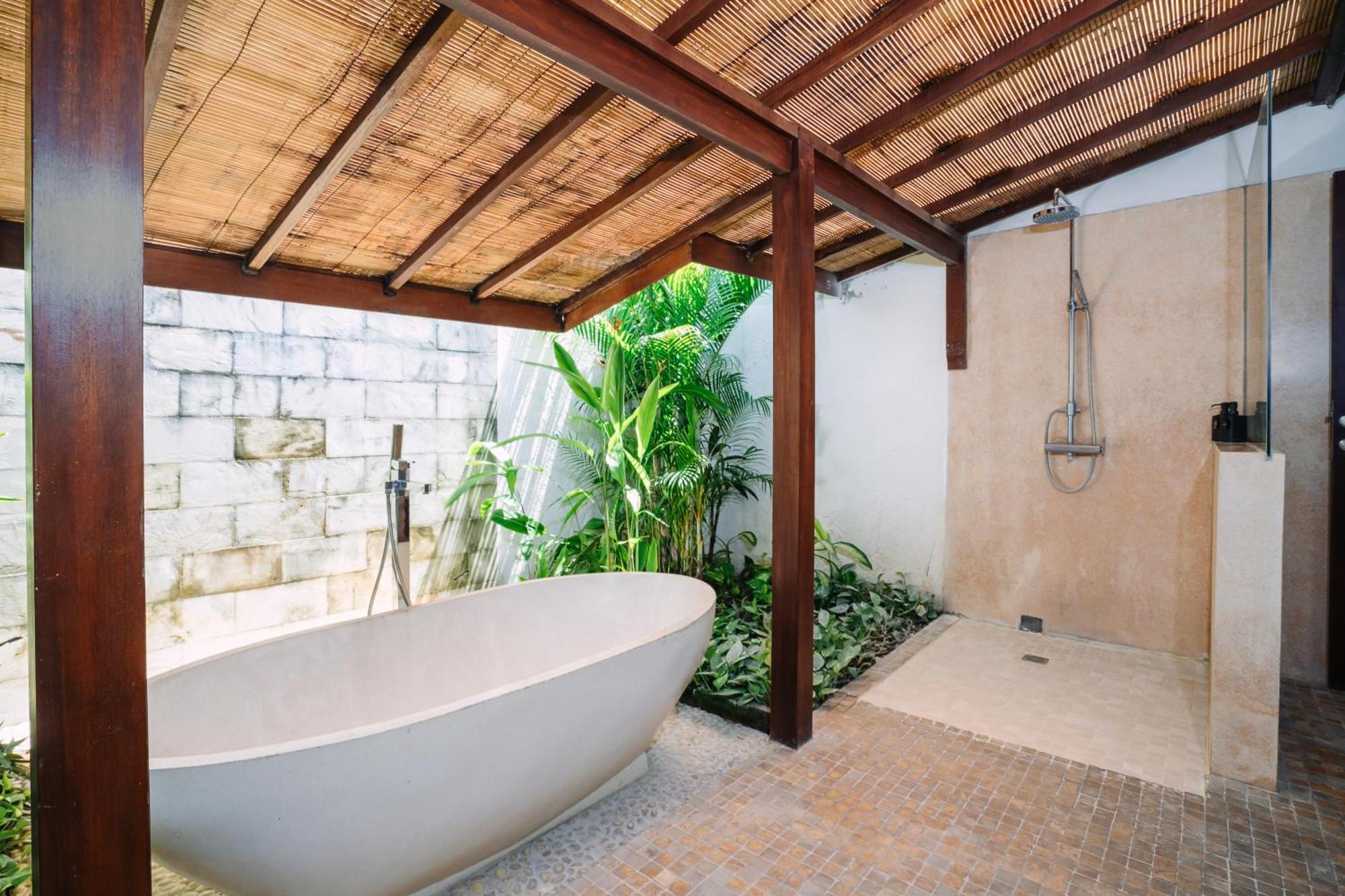 Cira - 5 Bedrooms Private Next To Villa *