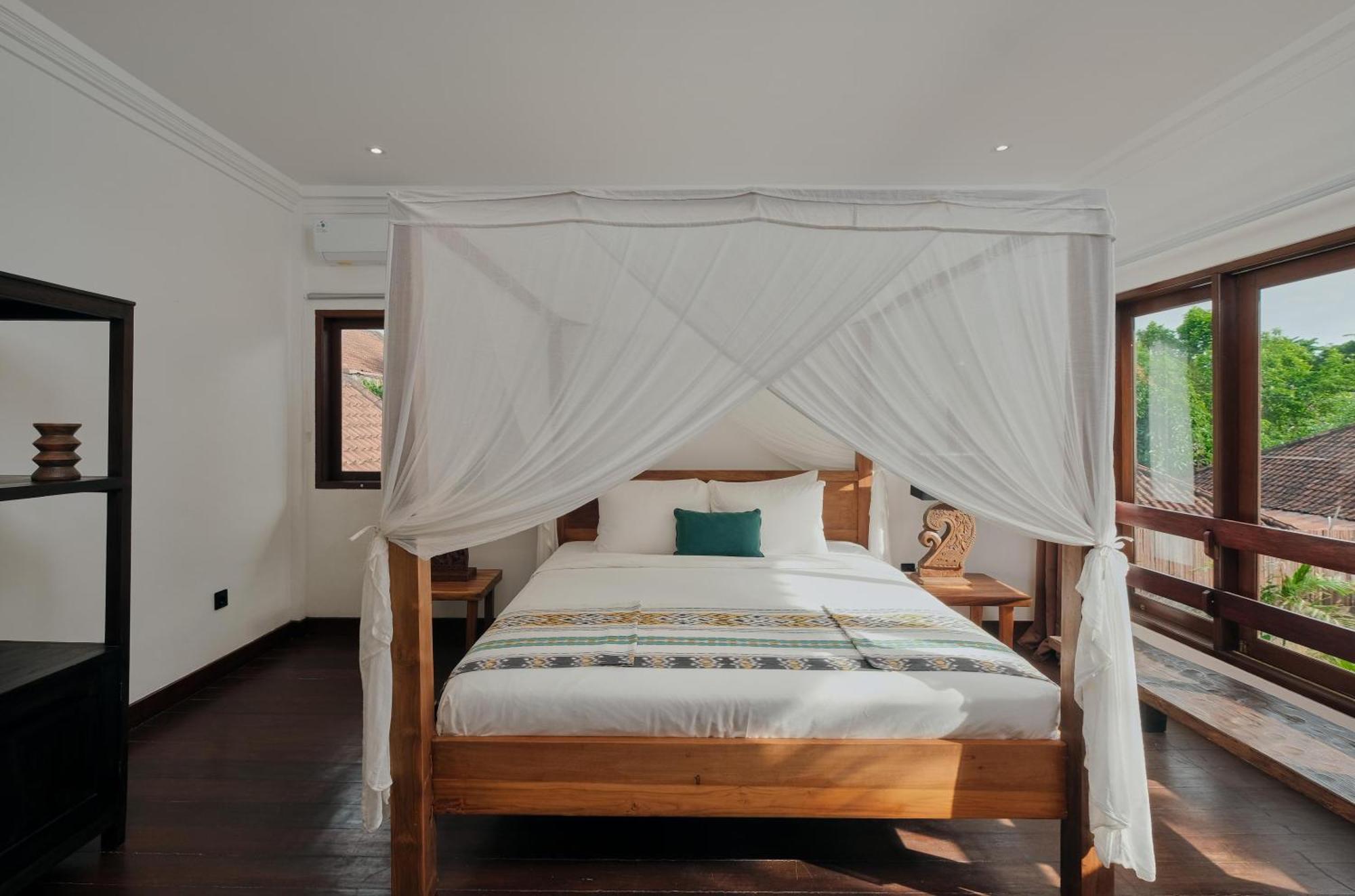 Villa Nativ Living Legian 6br 16px Big Group Walk To 66 Seminyak (Bali)