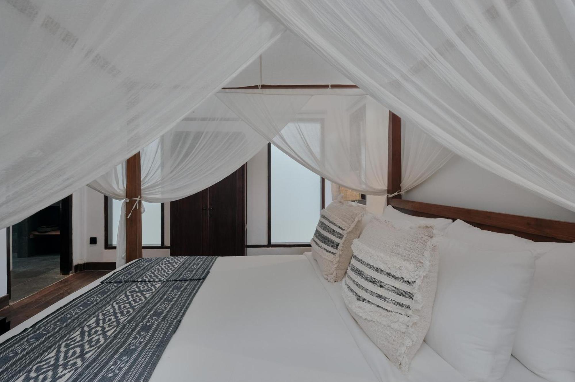 Villa Nativ Living Legian 6br 16px Big Group Walk To 66 *