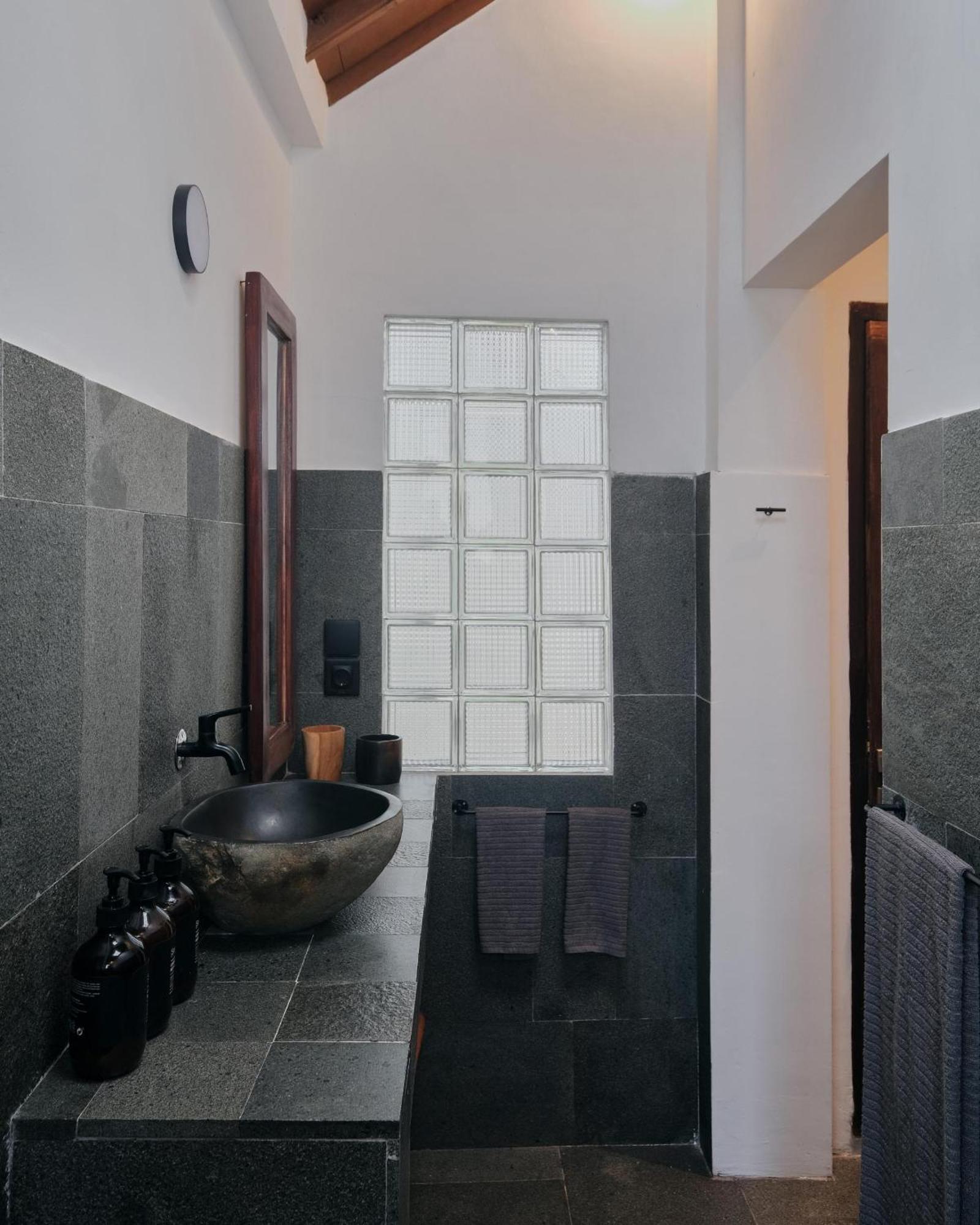 Nativ Living Legian 6br 16px Big Group Walk To 66